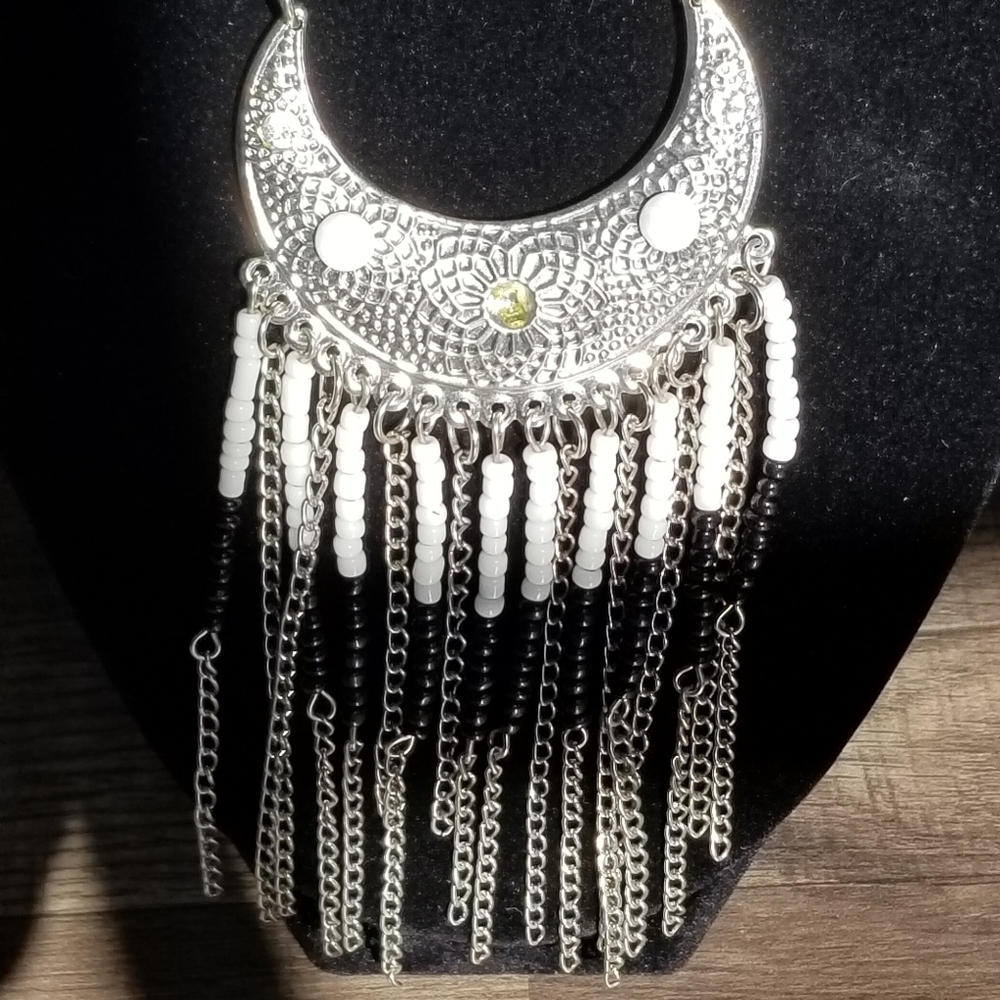 Silver, Black and White Necklace - Picture 3 of 4